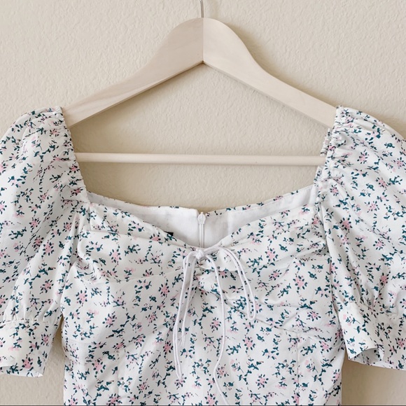 BRAND NEW! SHORT SLEEVE SCOOP NECK FLORAL MINI CORSET DRESS! - Picture 3 of 3